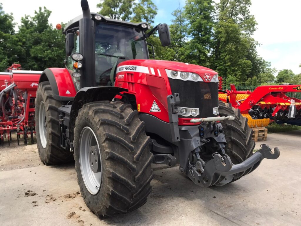 BM000105 – 2017 MF8737 EX DV 4WD Tractor
