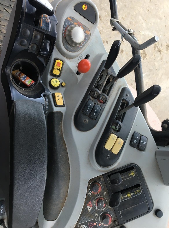 TE00110B – 2008 MF6480 Transport 4WD Tractor - Image 7